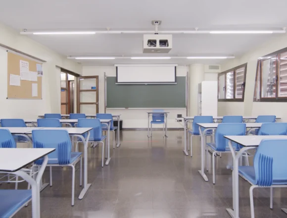 CIC Educar entre pantalles: Distracció digital, rendiment escolar i el paper clau de la premsa de proximitat