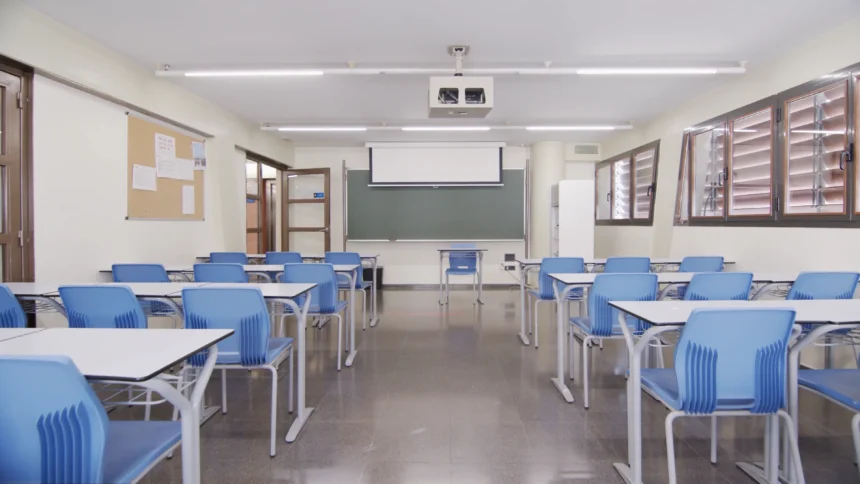 CIC Educar entre pantalles: Distracció digital, rendiment escolar i el paper clau de la premsa de proximitat