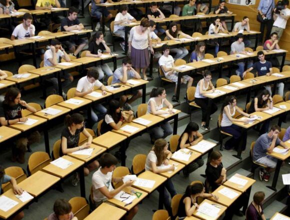 Ensenyar periodisme local no és suficient